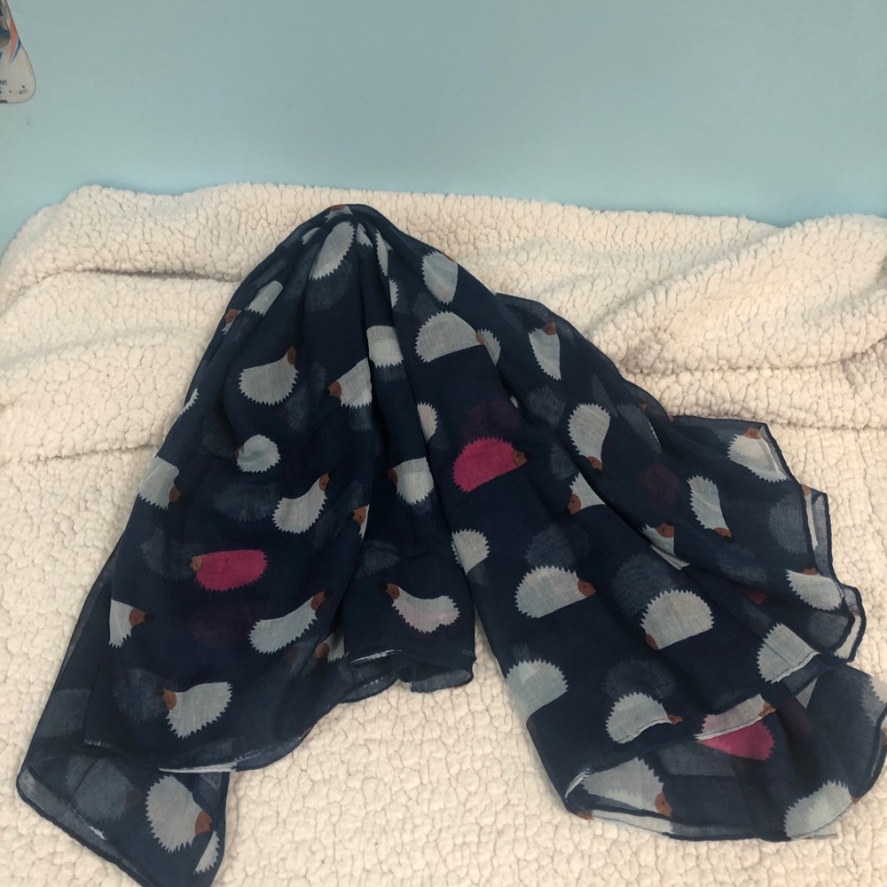 Hedgehog circular scarf